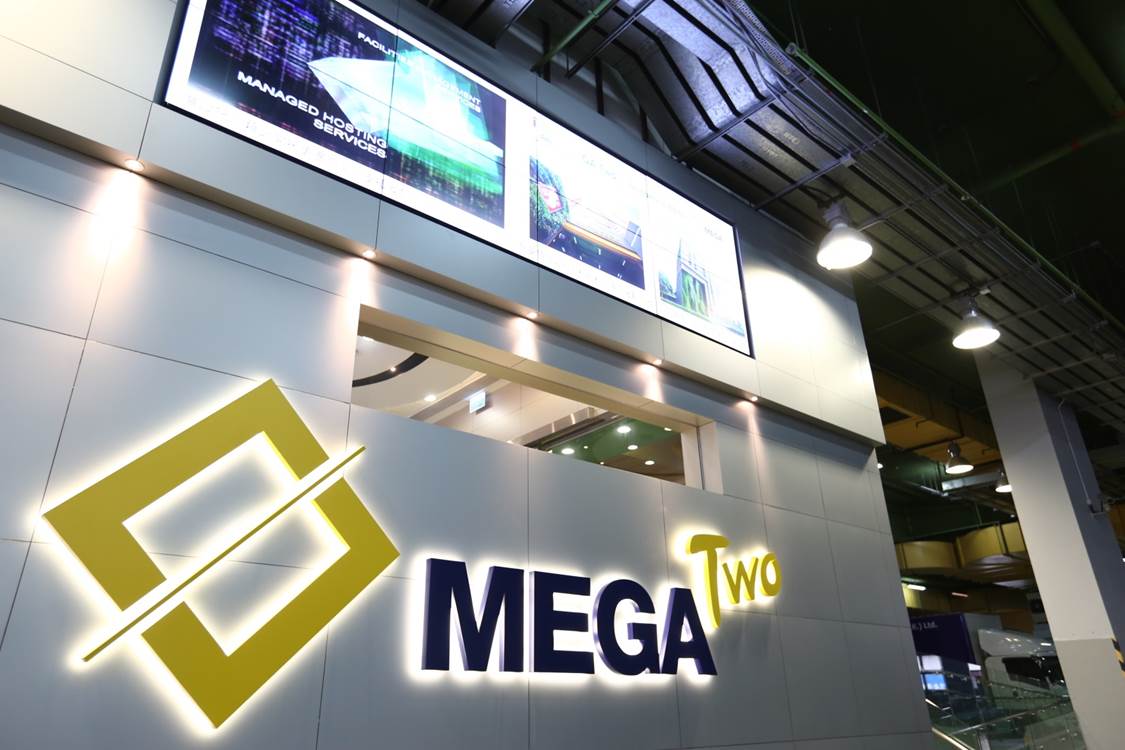 MEGA Two 大堂标志
